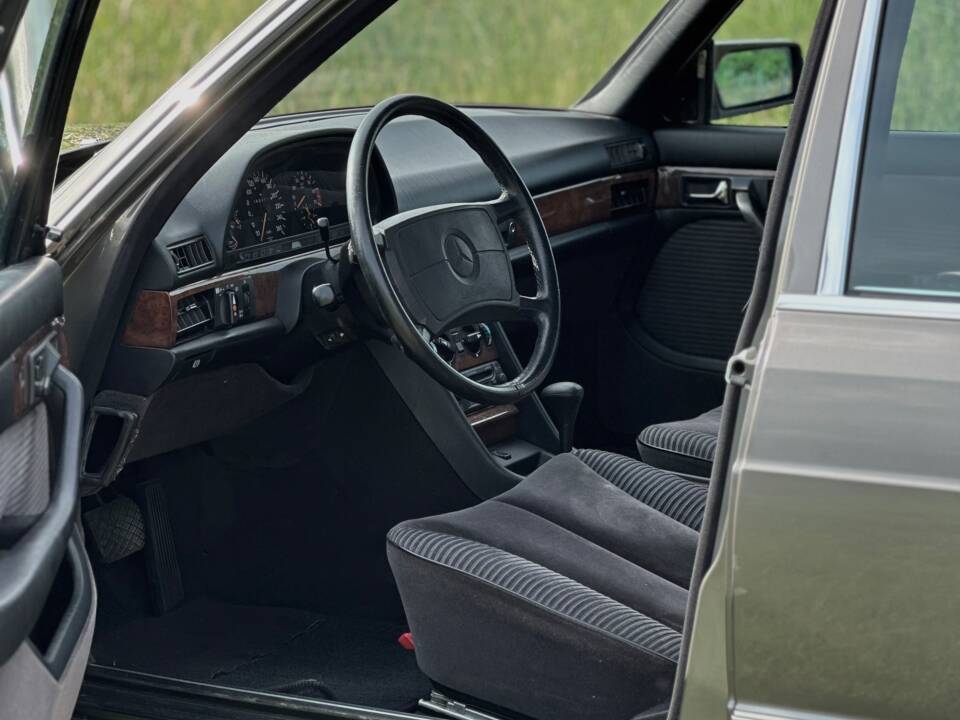 Image 9/18 de Mercedes-Benz 560 SEL (1986)