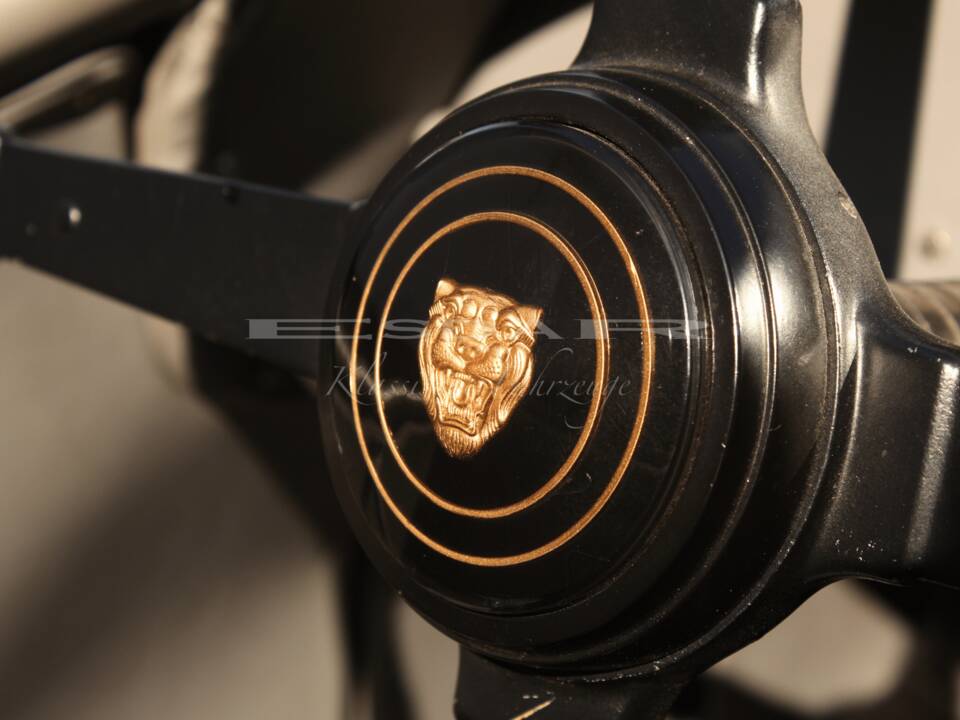 Image 8/24 de Jaguar XK 140 SE OTS (1957)