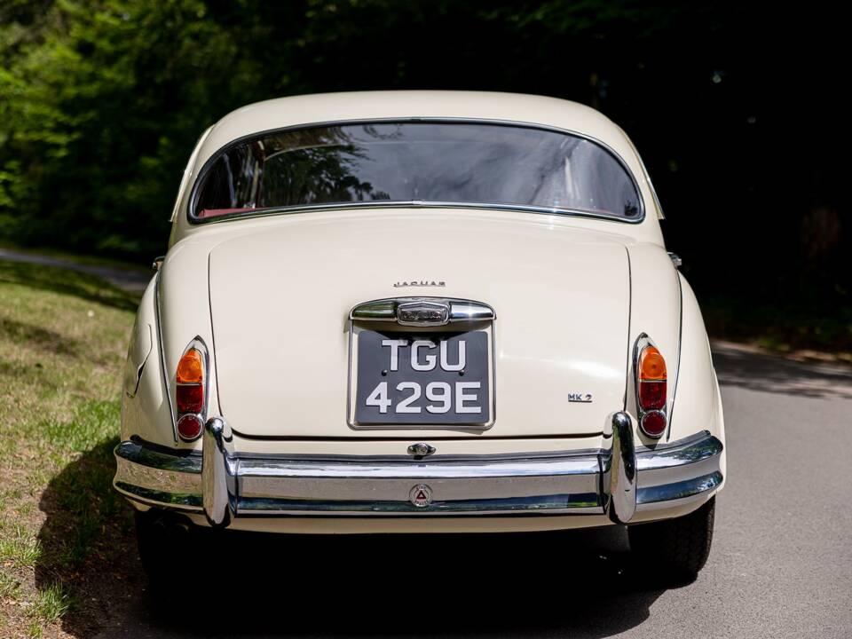 Image 25/50 de Jaguar Mk II 2.4 (1967)