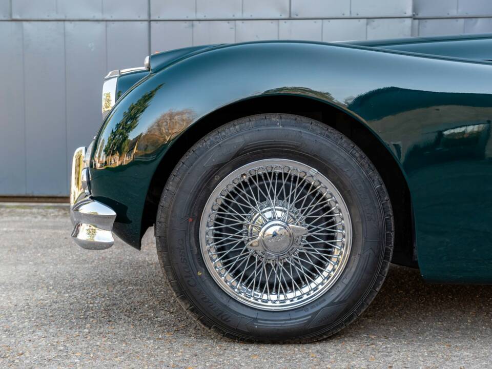 Image 5/41 of Jaguar XK 140 DHC (1955)