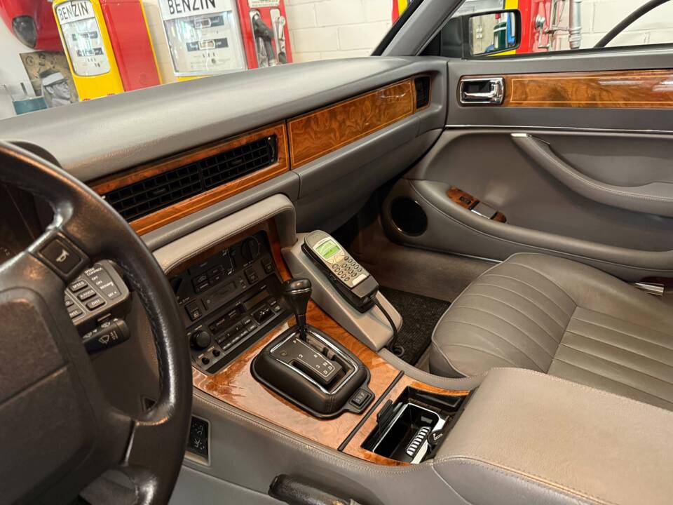 Image 11/21 of Jaguar XJ 6 4.0 Sovereign (1995)