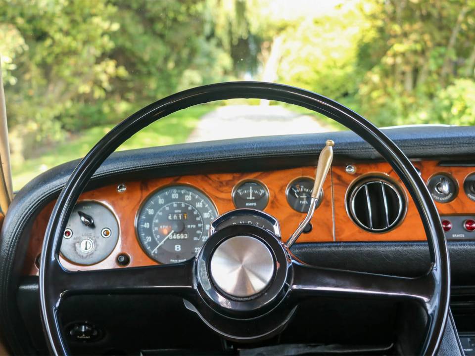 Image 13/18 of Bentley T 1 (1970)