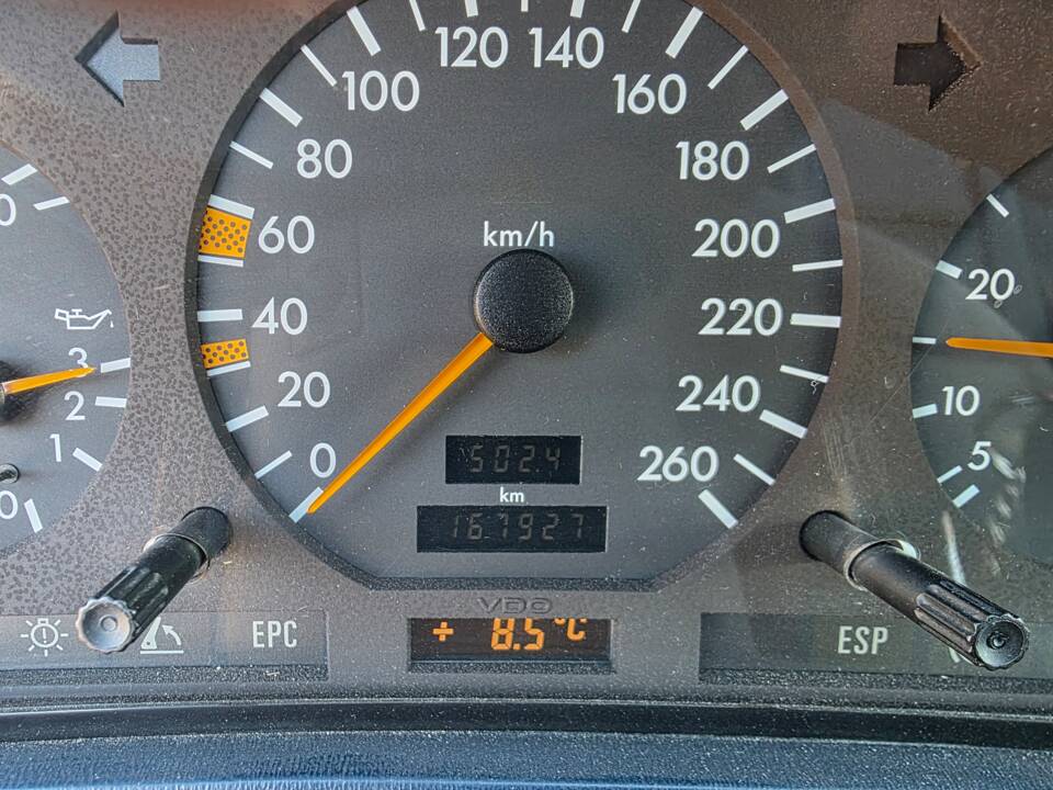 Bild 26/38 von Mercedes-Benz SL 500 (1998)