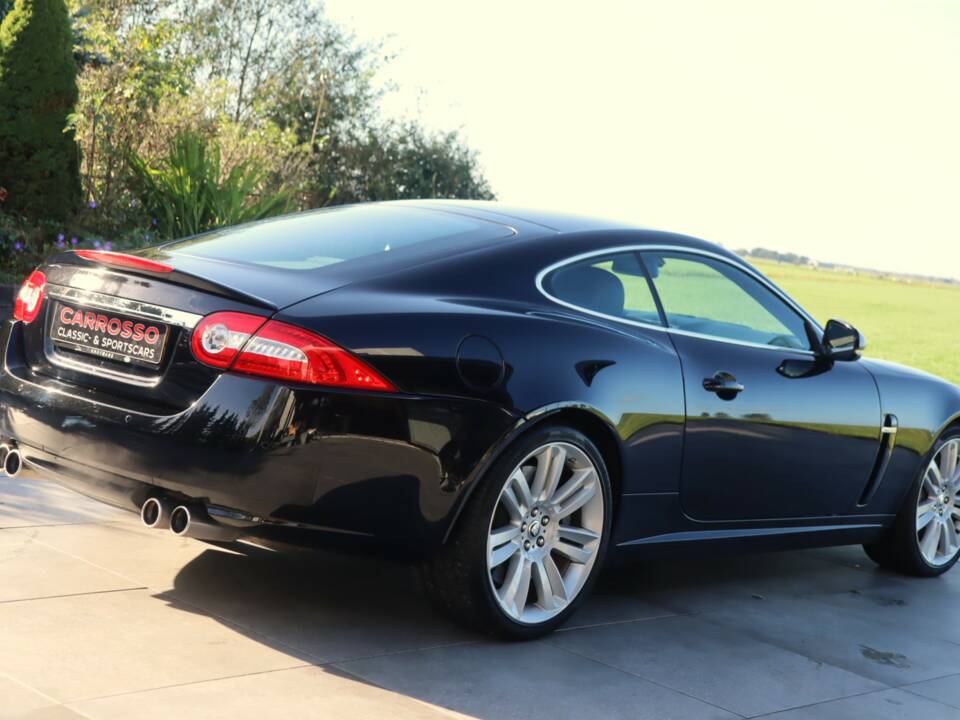 Image 46/50 of Jaguar XKR (2010)
