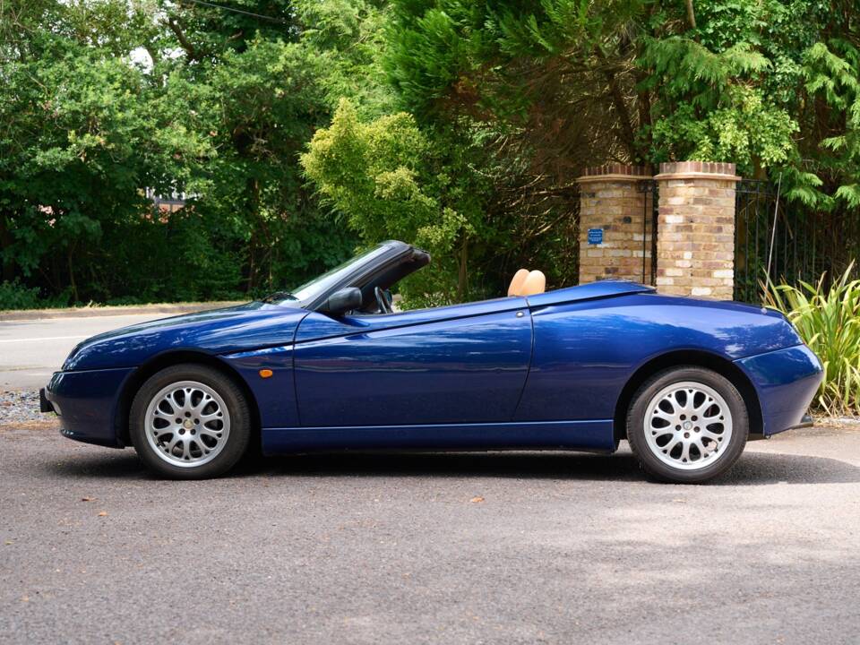 Image 2/50 of Alfa Romeo Spider 2.0 Twin Spark 16V (2001)
