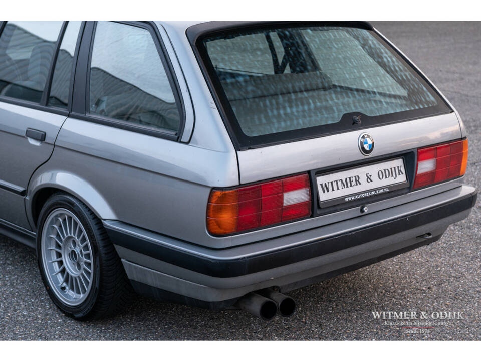 Image 25/50 de BMW 320i Touring (1989)