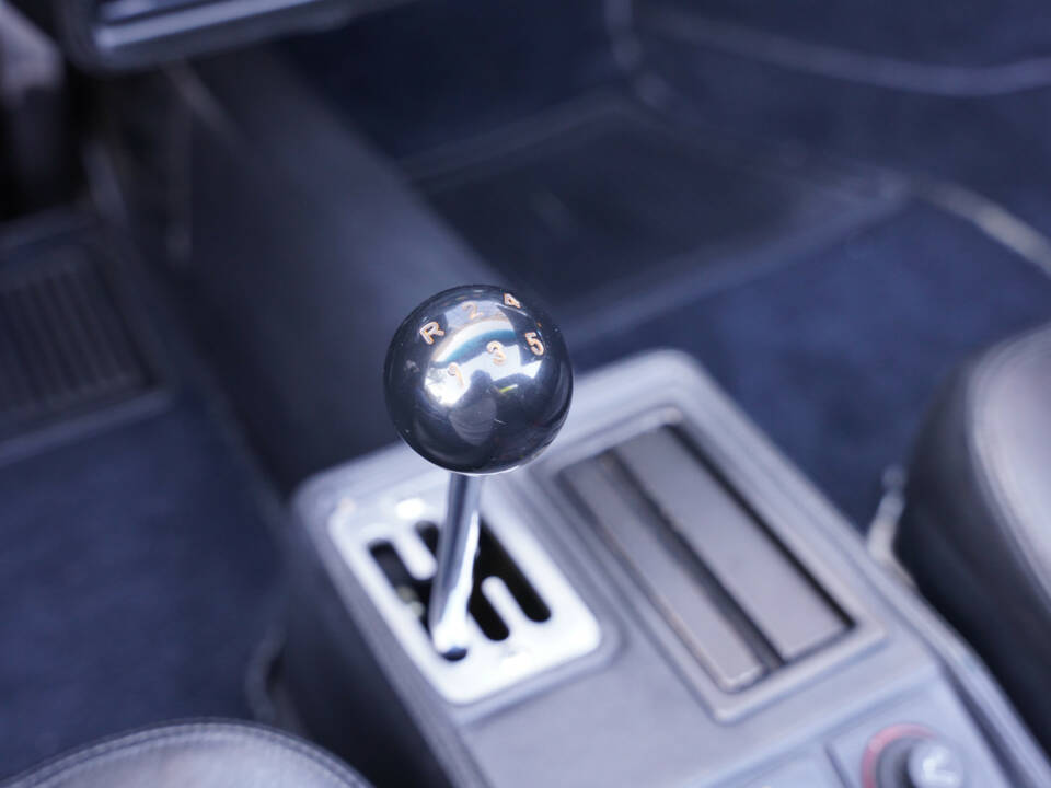 Image 36/50 of Ferrari 328 GTS (1987)
