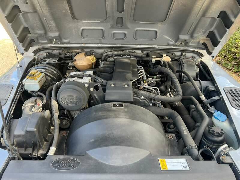 Image 44/50 of Land Rover Defender 90 (2011)