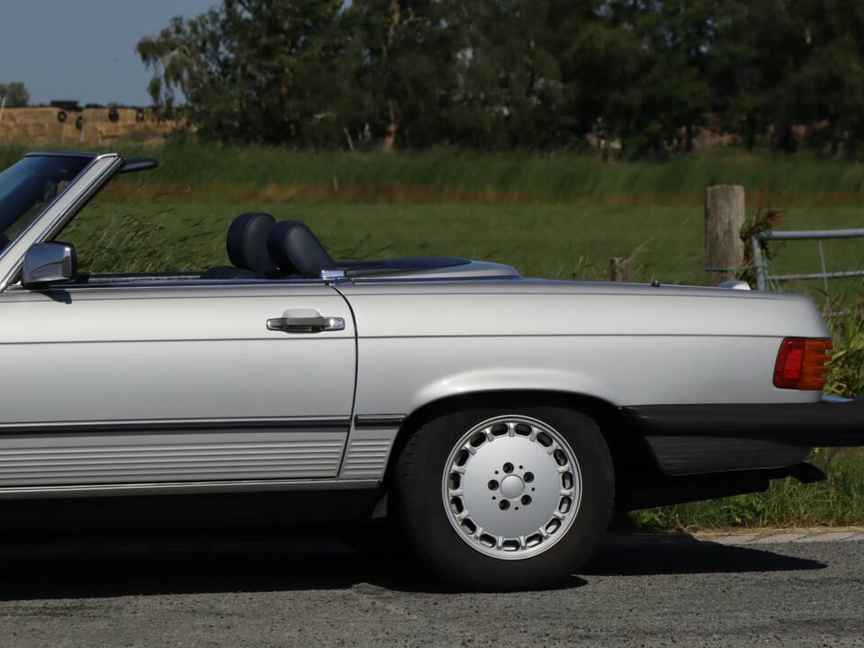 Image 50/50 de Mercedes-Benz 560 SL (1988)