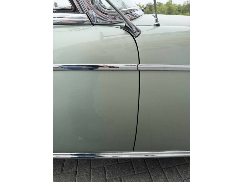 Image 22/50 of Mercedes-Benz 220 S Cabriolet (1958)