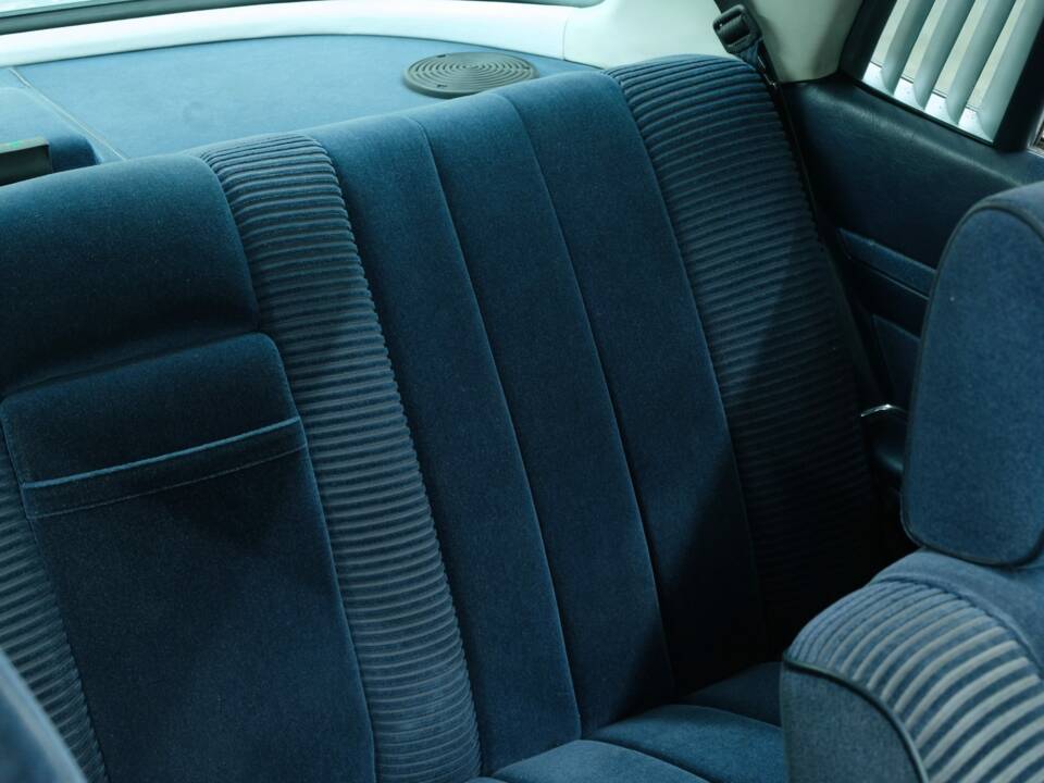 Image 45/50 de Mercedes-Benz 500 SLC (1981)