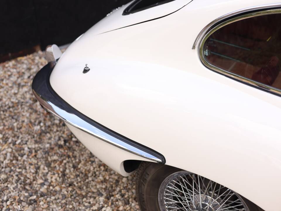 Image 47/50 de Jaguar Type E (2+2) (1970)