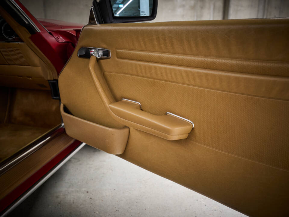 Image 59/89 of Mercedes-Benz 560 SL (1986)
