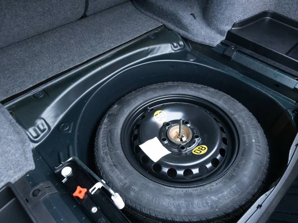 Image 48/50 of BMW 323Ci (2001)