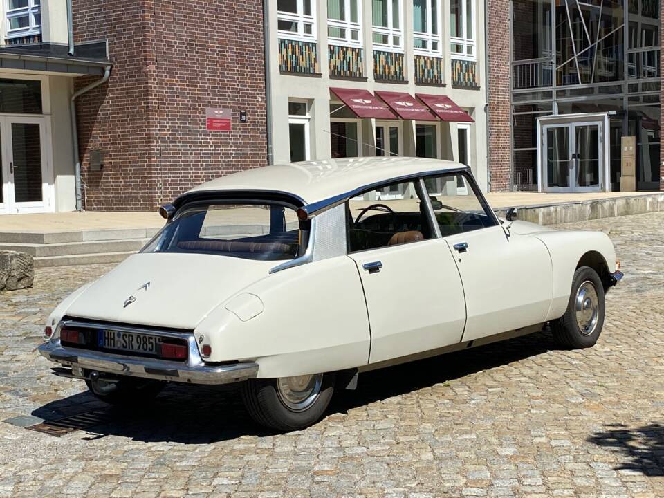 Image 5/24 de Citroën DS 20 (1972)