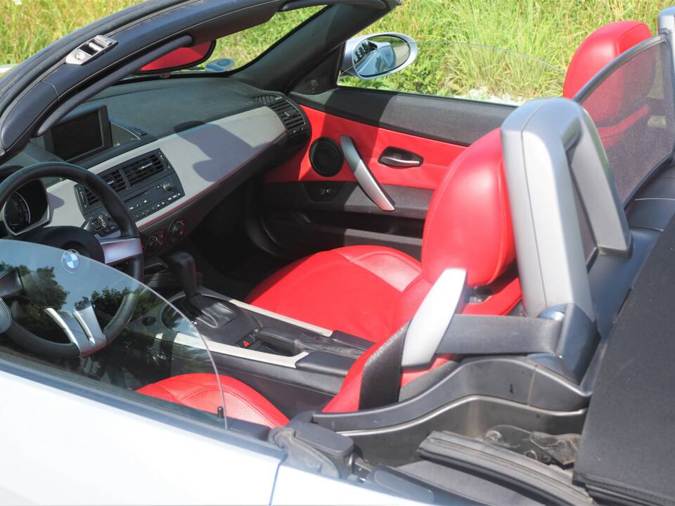 Immagine 13/15 di BMW Z4 2.5i (2005)