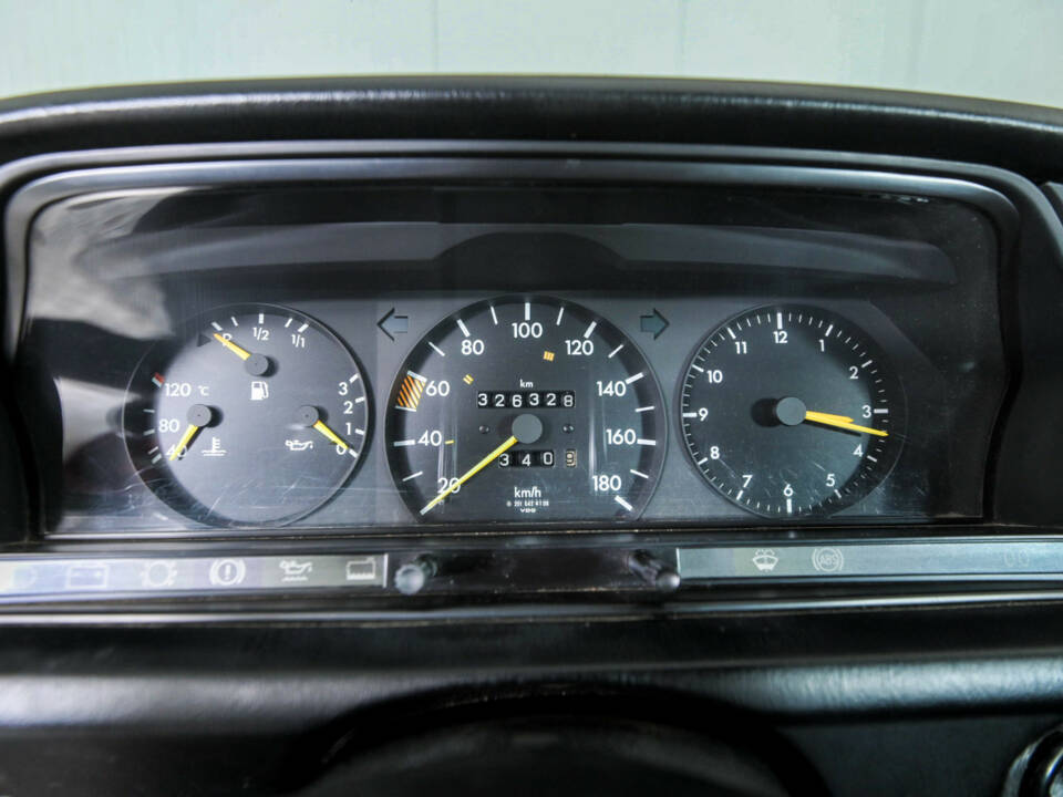 Bild 27/50 von Mercedes-Benz 190 D (1984)