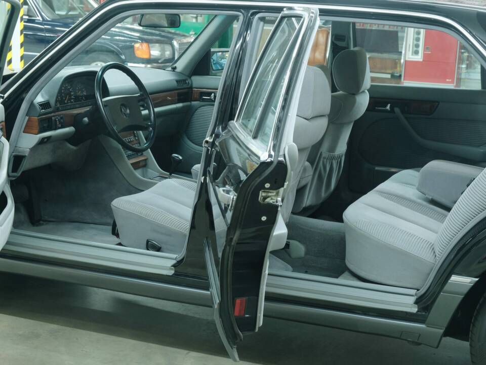 Bild 37/50 von Mercedes-Benz 300 SEL (1991)