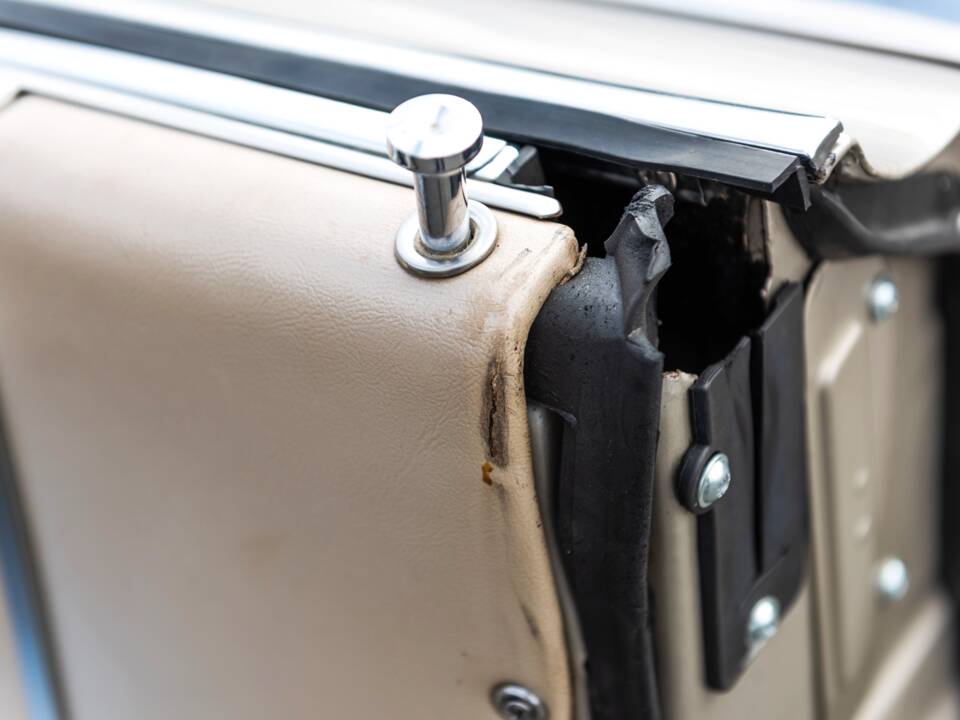 Bild 34/100 von Lincoln Continental Convertible (1965)