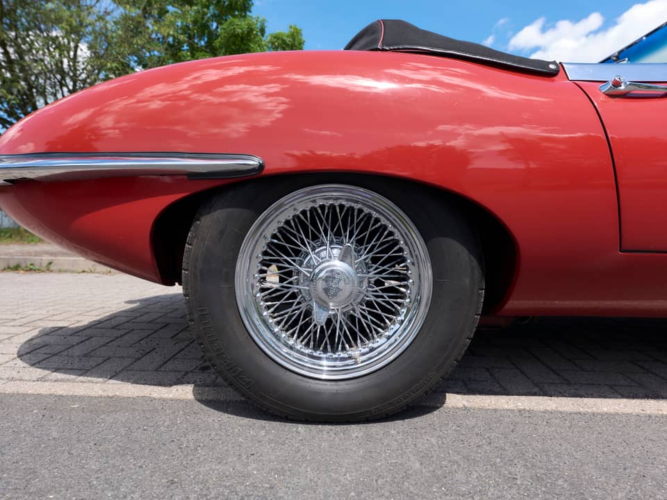 Image 10/80 of Jaguar E-Type 4.2 (1966)