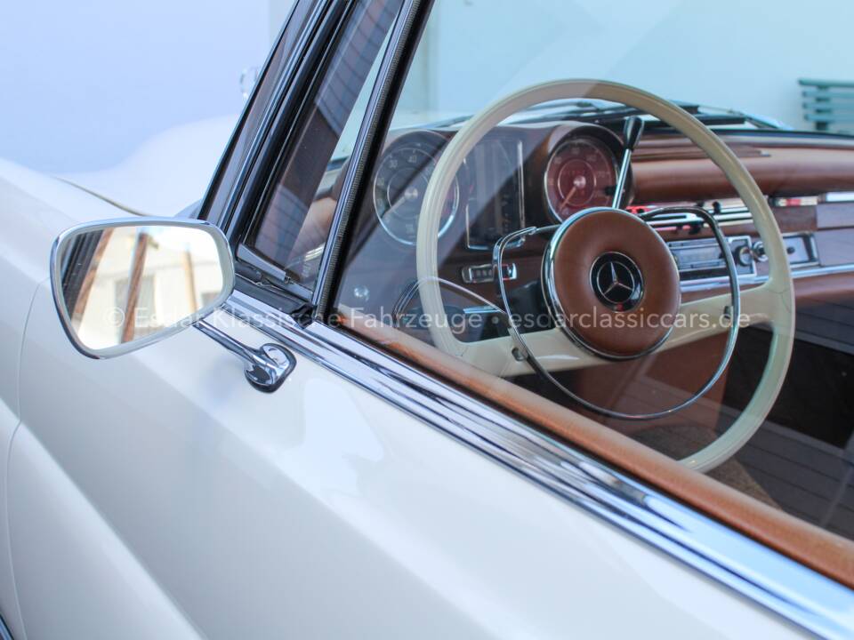 Image 13/32 of Mercedes-Benz 250 SE (1967)