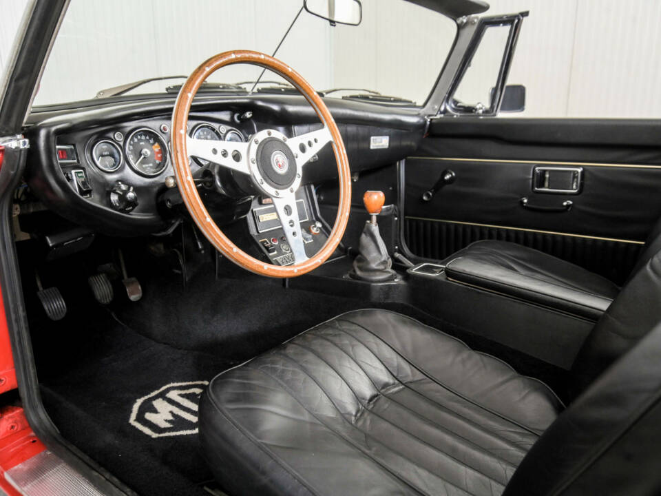 Bild 11/50 von MG MGB (1971)