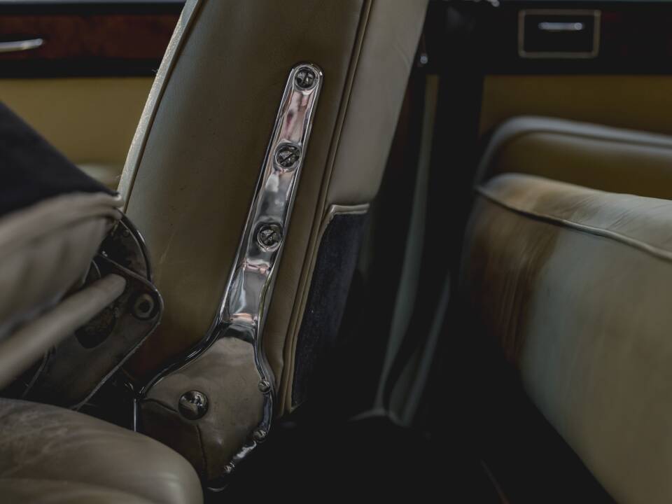 Image 26/39 of Bentley S 3 Continental (1965)