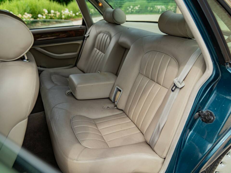 Bild 22/50 von Jaguar XJ6 3.2 (1995)