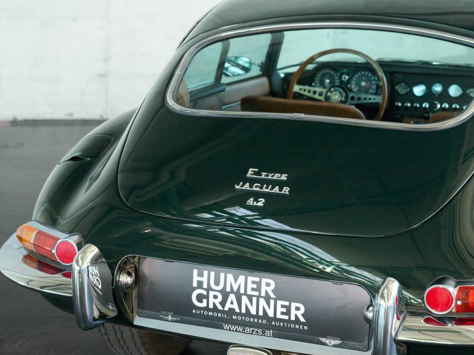 Image 38/50 de Jaguar E-Type (1970)