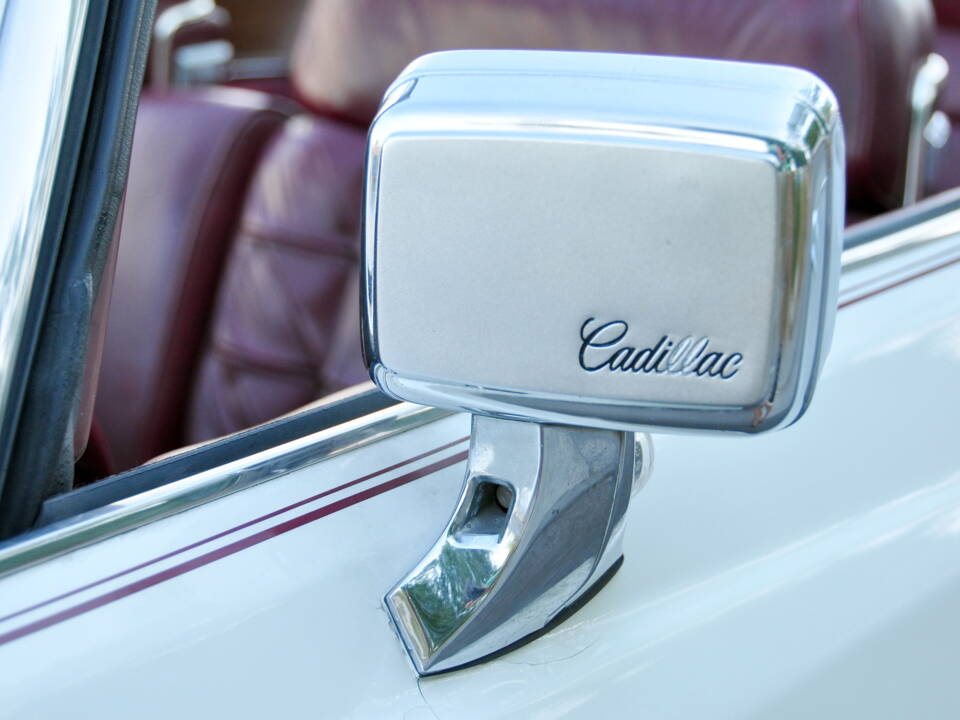 Image 24/75 of Cadillac Fleetwood Eldorado Convertible (1975)