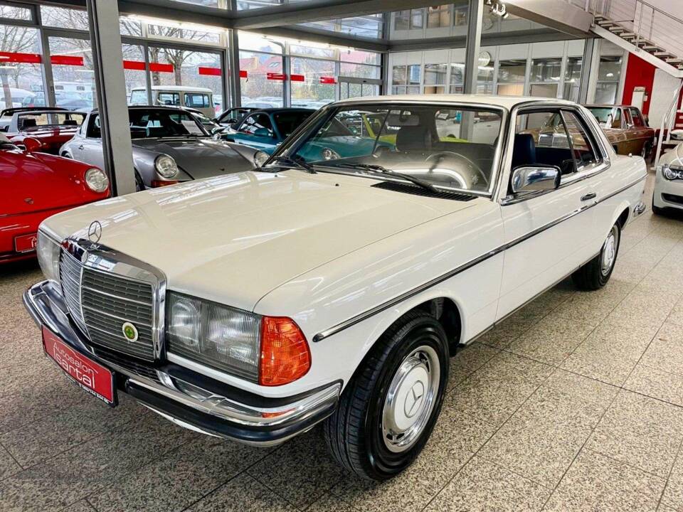 Image 1/20 of Mercedes-Benz 230 CE (1982)