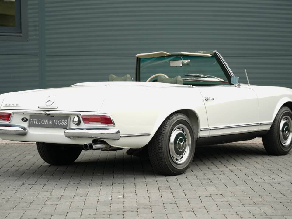 Image 5/50 de Mercedes-Benz 280 SL (1968)