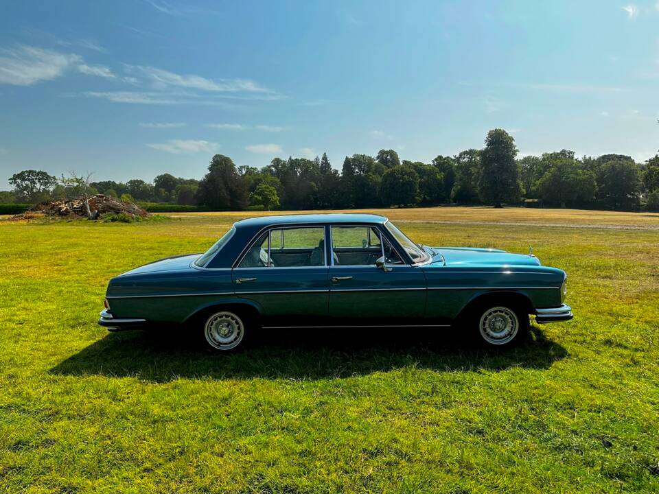 Image 15/57 de Mercedes-Benz 280 SE 3,5 (1972)