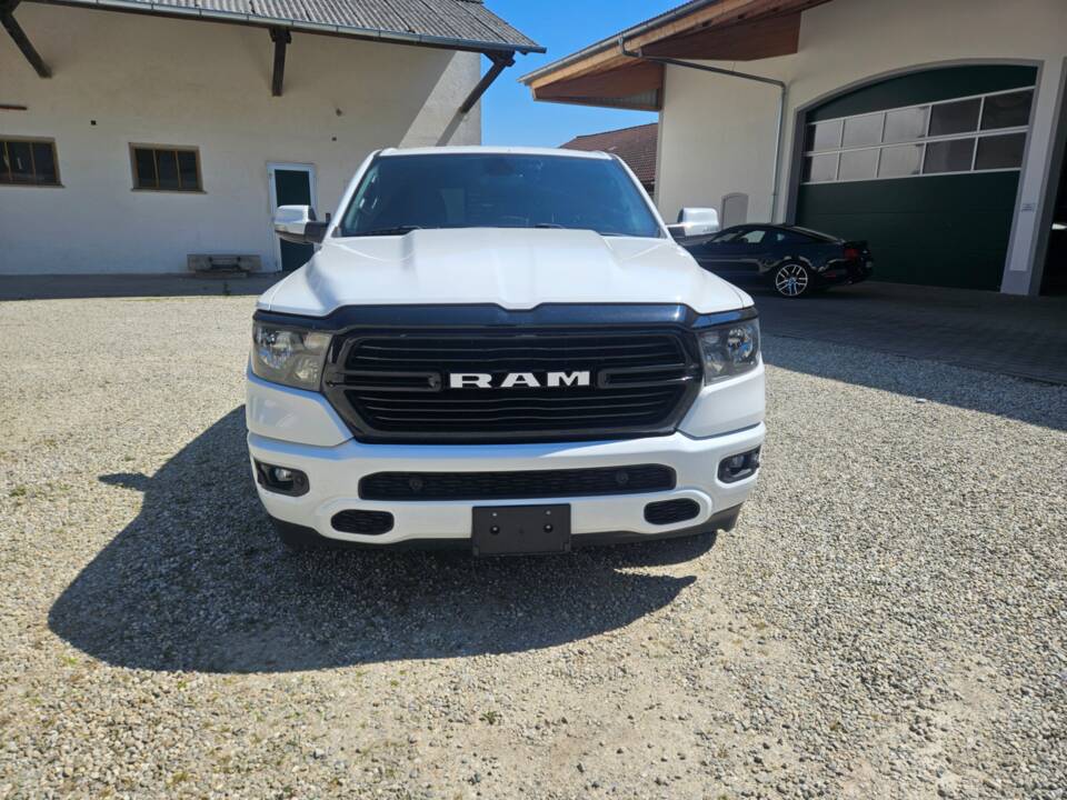 Image 14/62 of Dodge Ram 1500 (2020)