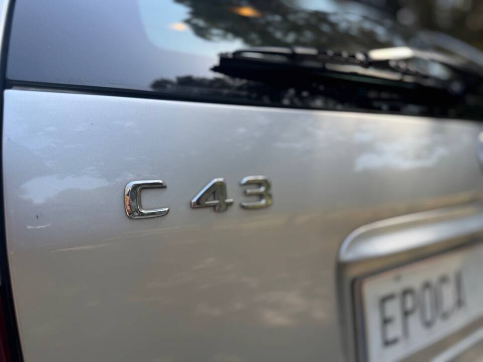 Image 8/36 of Mercedes-Benz C 43 AMG T (1998)