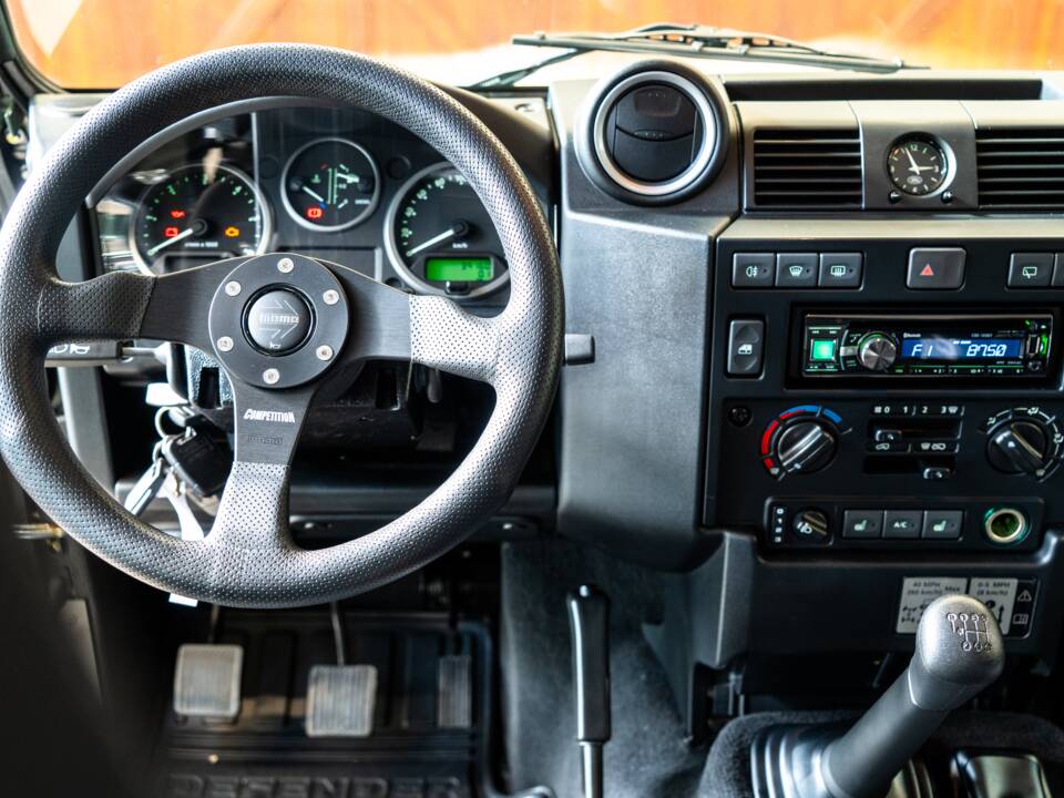 Image 11/24 of Land Rover Defender 110 (2013)