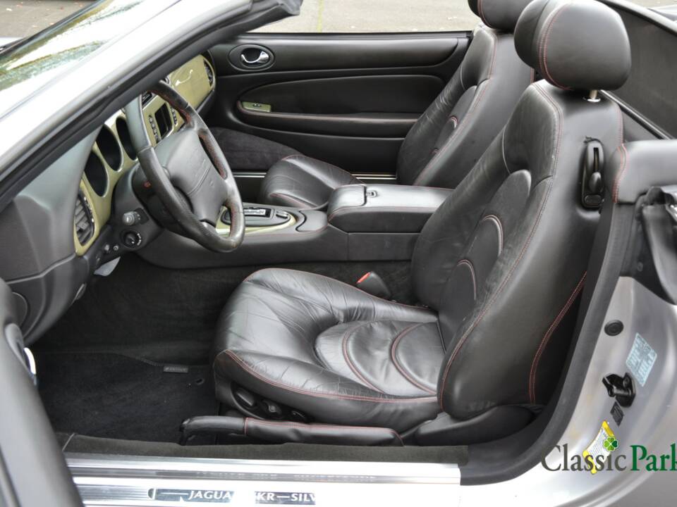 Image 11/50 of Jaguar XKR &quot;Silverstone&quot; (2000)