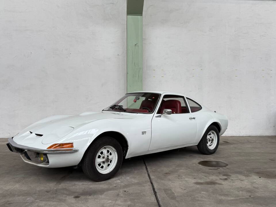 Image 32/159 of Opel GT 1900 (1970)