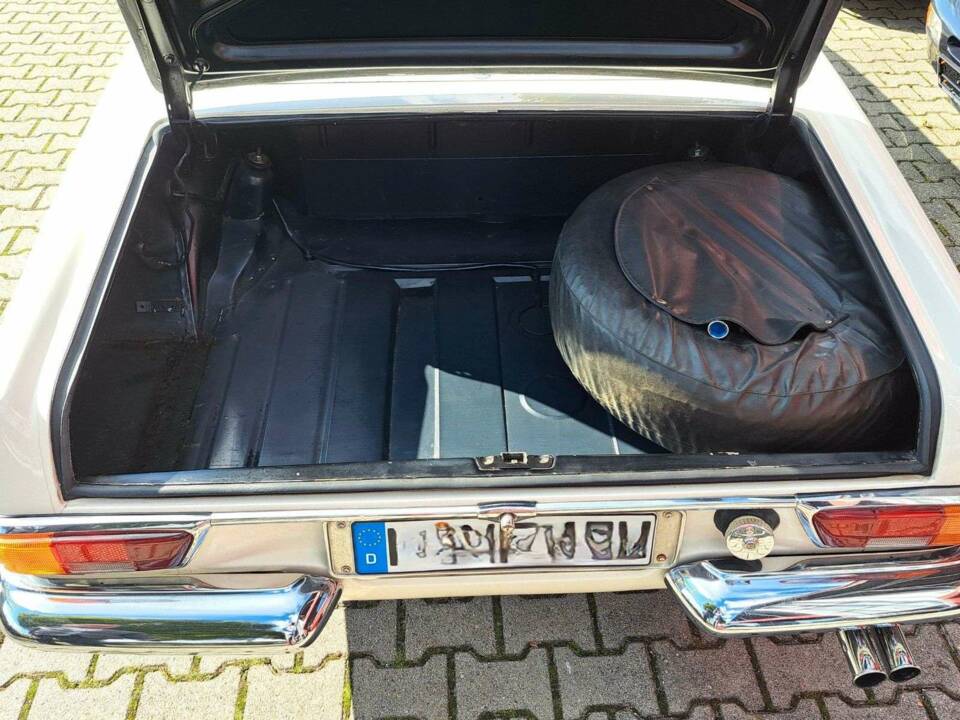 Image 24/25 of Mercedes-Benz 280 SE (1967)