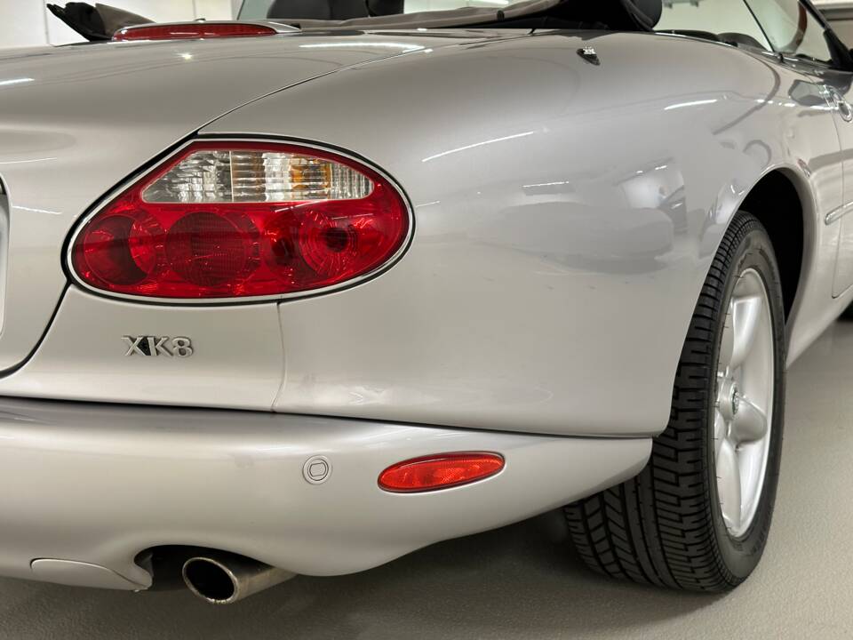 Afbeelding 10/17 van Jaguar XK8 4.0 (2002)