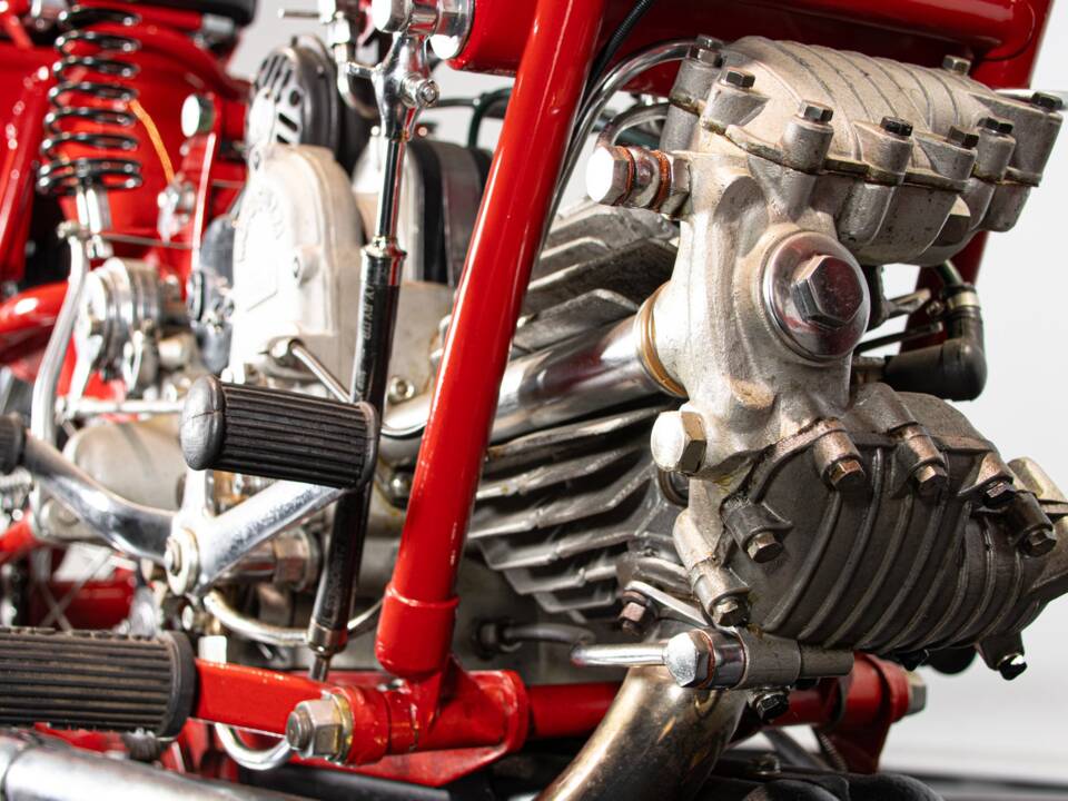 Immagine 43/50 di Moto Guzzi Astore (1952)