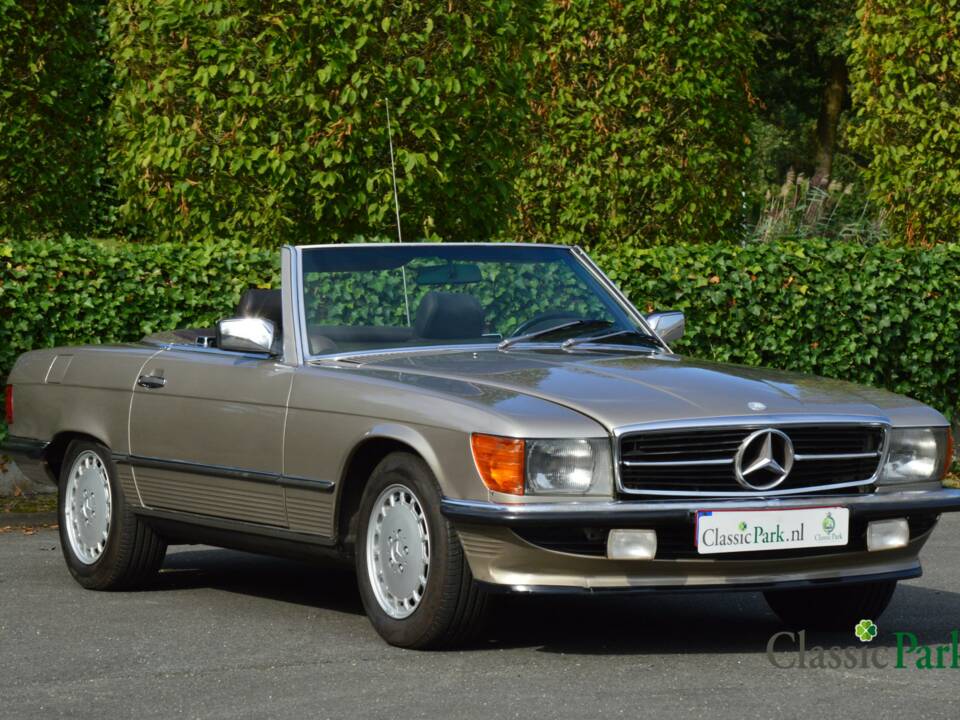 Image 18/47 de Mercedes-Benz 560 SL (1986)