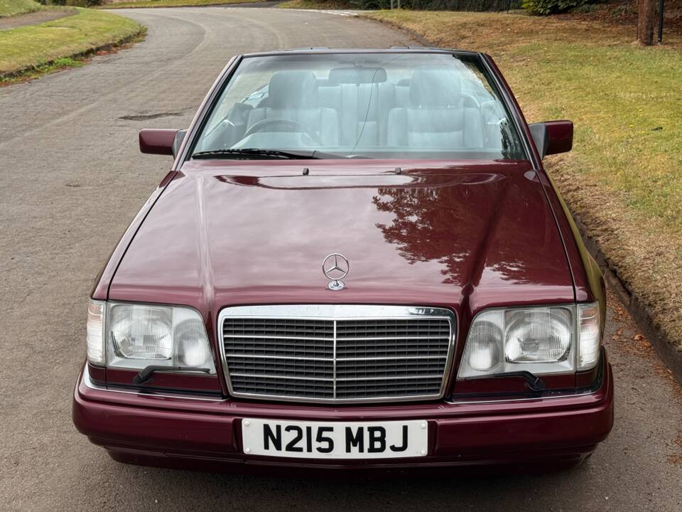 Bild 30/32 von Mercedes-Benz E 220 (1996)