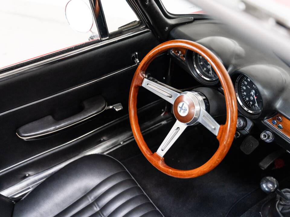 Bild 10/32 von Alfa Romeo Giulia 1600 GT Junior (1972)