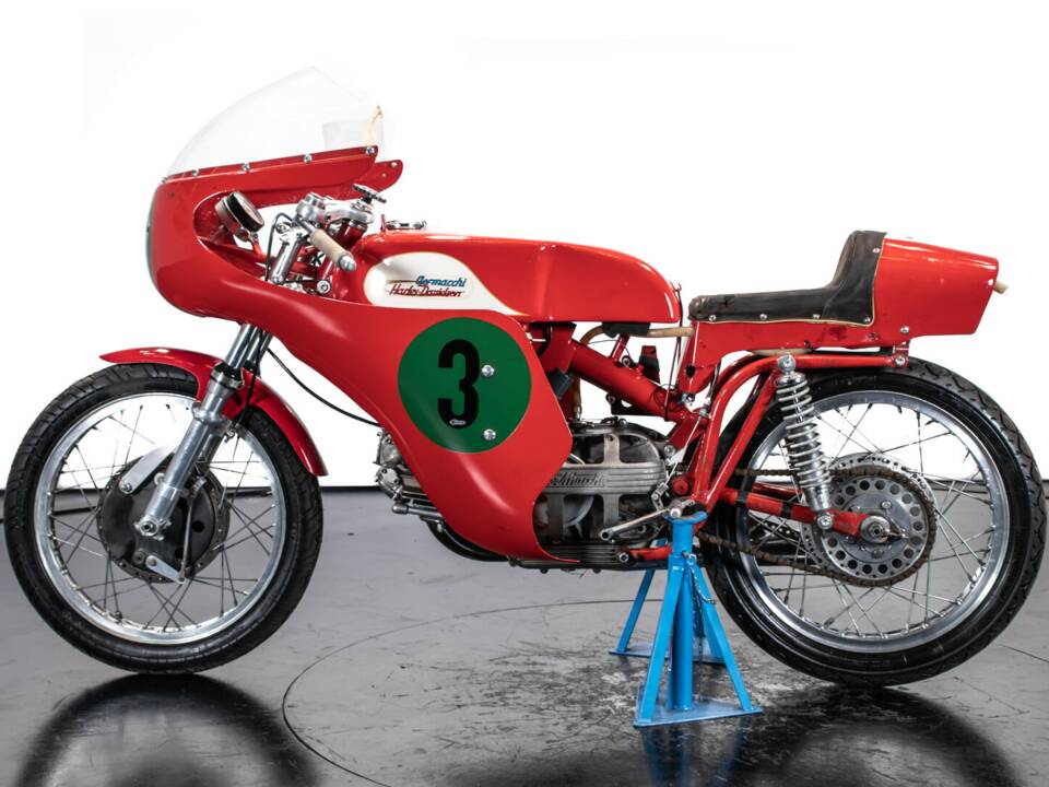 Immagine 2/32 di Aermacchi Harley-Davidson Ala d'oro 250 (1963)