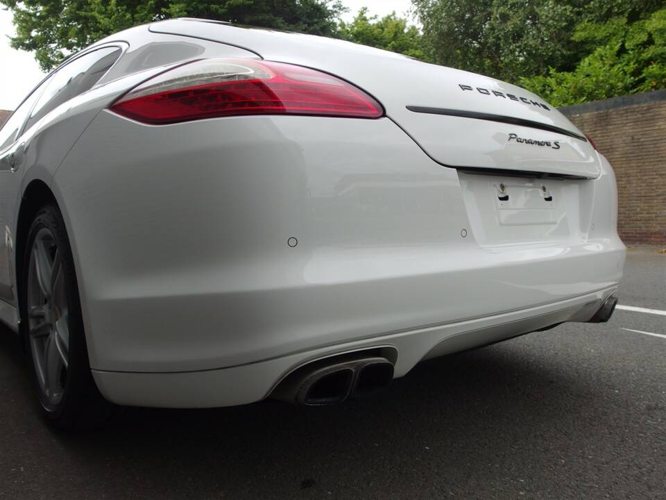 Image 16/98 of Porsche Panamera S (2010)