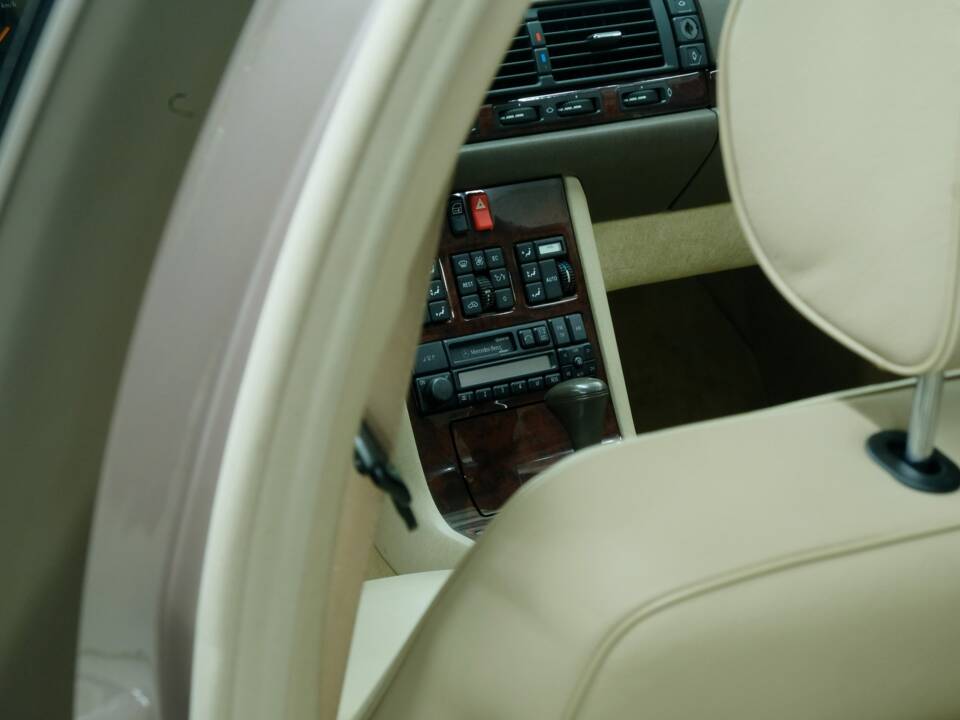 Bild 46/50 von Mercedes-Benz S 280 (1994)