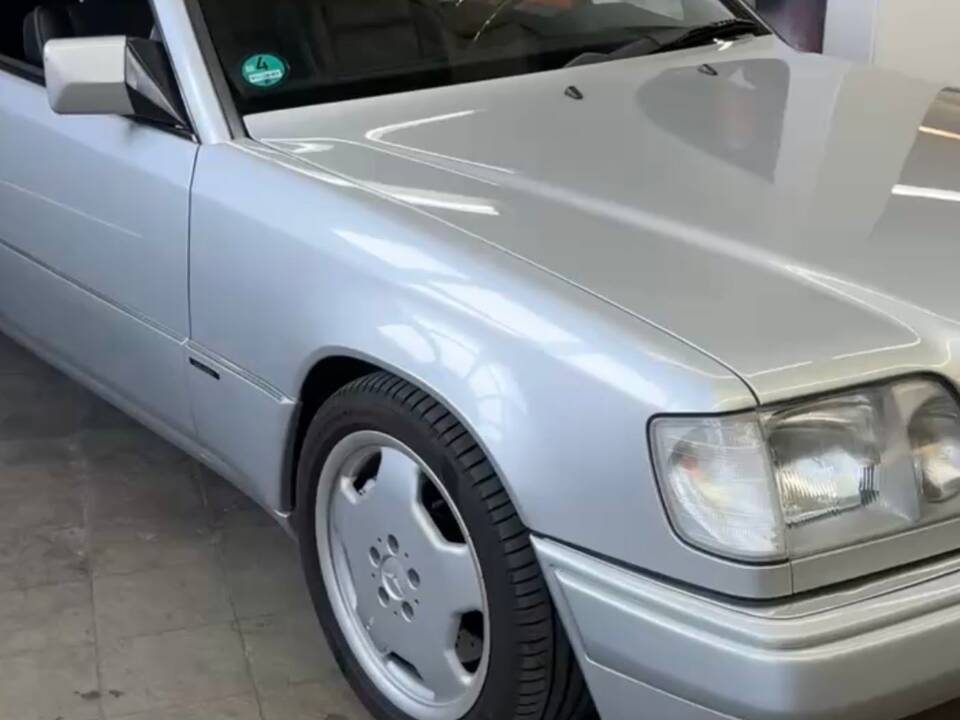 Image 1/32 de Mercedes-Benz E 320 "Final Edition" (1997)