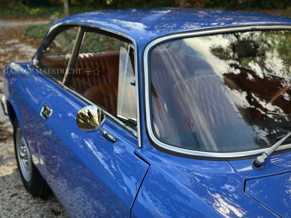 Bild 16/100 von Alfa Romeo Giulia GT 1300 Junior (1973)