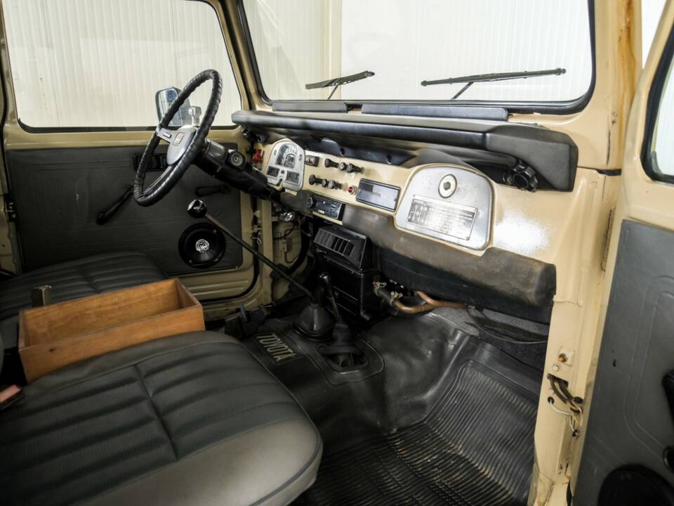 Bild 17/50 von Toyota Landcruiser BJ 45 (1982)